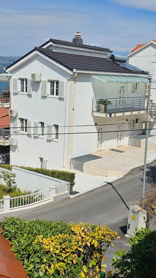 Apartmani Barnjak Traù Esterno foto