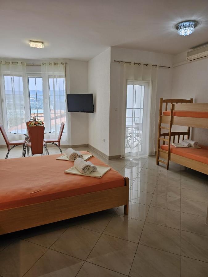 Apartmani Barnjak Traù Esterno foto